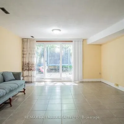 399,&nbsp;Lawrence, Bedford Park-Nortown, Toronto