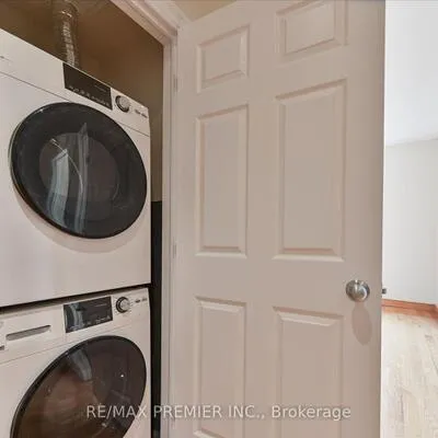 1575,&nbsp;Bayview, Leaside, Toronto