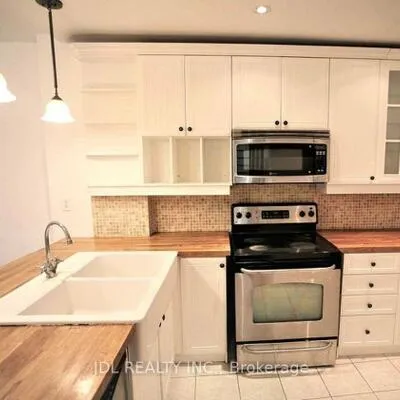 298,&nbsp;Robert St, University, Toronto
