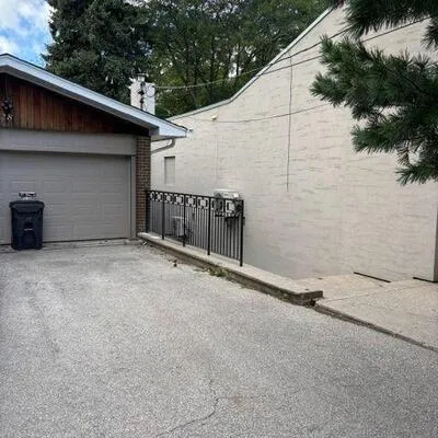 28,&nbsp;Purdon, Bathurst Manor, Toronto
