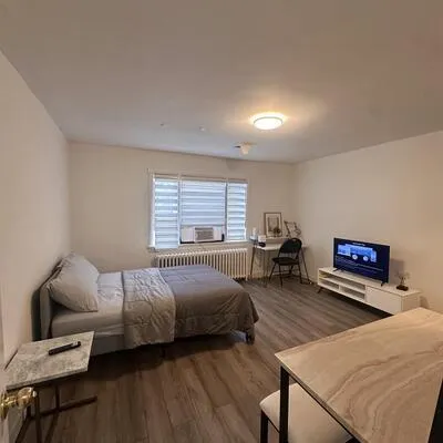 130,&nbsp;Macpherson, Casa Loma, Toronto