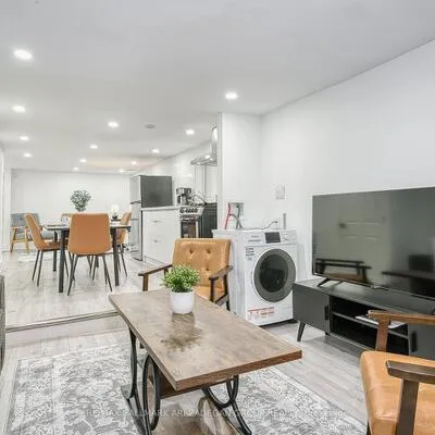 138, Booth, South Riverdale, Toronto