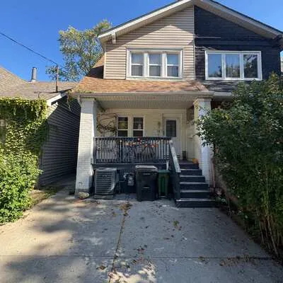 19,&nbsp;Lewis, South Riverdale, Toronto