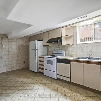 16,&nbsp;Kingsdown, Ionview, Toronto