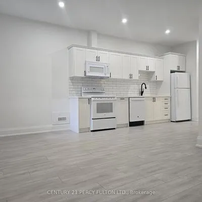 195,&nbsp;Danforth, Oakridge, Toronto