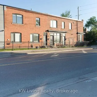 247,&nbsp;Chisholm, Woodbine-Lumsden, Toronto