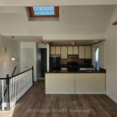 37,&nbsp;Connaught, Greenwood-Coxwell, Toronto