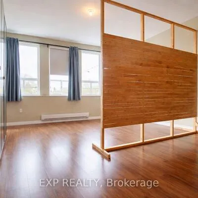 1038,&nbsp;Coxwell, East York, Toronto