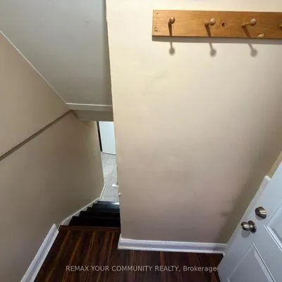 86,&nbsp;Lesmount, East York, Toronto