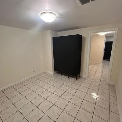 200,&nbsp;Phyllis, Cliffcrest, Toronto