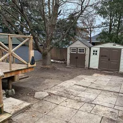 24,&nbsp;Hutton, East York, Toronto