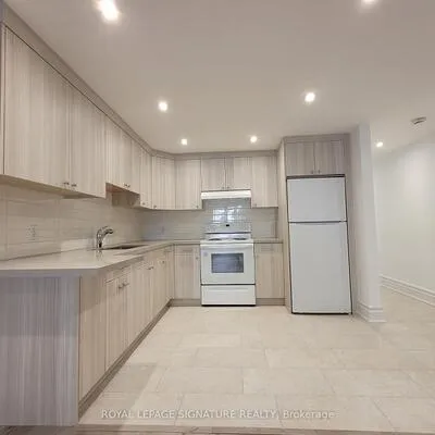 18,&nbsp;Coxwell, Greenwood-Coxwell, Toronto