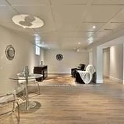 25,&nbsp;Elgar, Eglinton East, Toronto