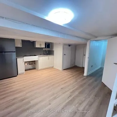 82,&nbsp;Curzon, South Riverdale, Toronto