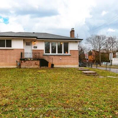 240,&nbsp;Markham, Scarborough Village, Toronto