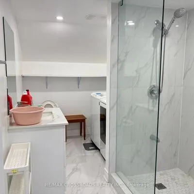 27,&nbsp;Elmartin  Basement, Steeles, Toronto