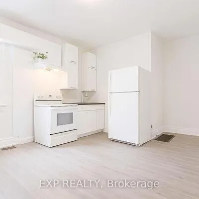 207,&nbsp;Gamble, East York, Toronto