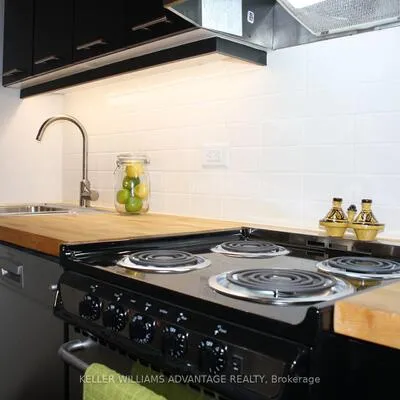 242,&nbsp;Highfield, Greenwood-Coxwell, Toronto