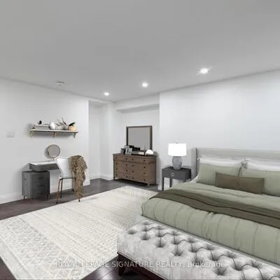 36,&nbsp;Thyra, Crescent Town, Toronto
