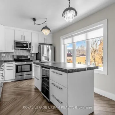 901,&nbsp;Pape, Danforth Village-East York, Toronto