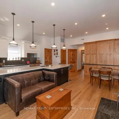 837,&nbsp;Kingston, The Beaches, Toronto