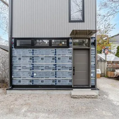 238,&nbsp;Pape, South Riverdale, Toronto