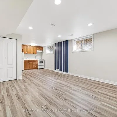 454,&nbsp;Donlands, East York, Toronto