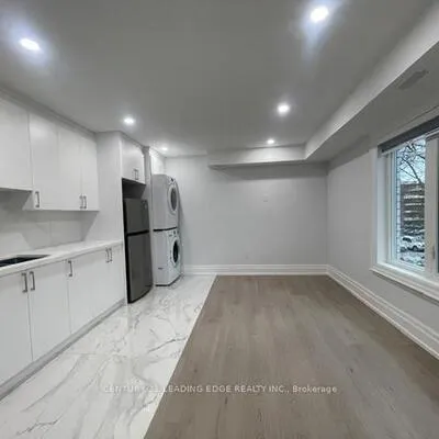 15,&nbsp;Andrew, Cliffcrest, Toronto