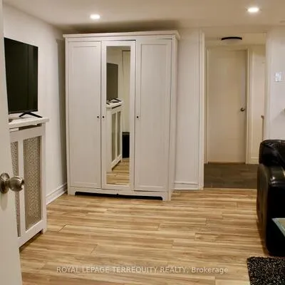 140,&nbsp;Wolverleigh, Danforth, Toronto