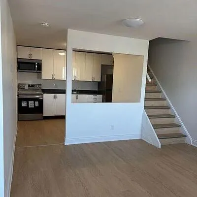 909A,&nbsp;Danforth, Blake-Jones, Toronto