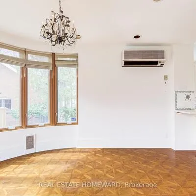 32,&nbsp;Hollywood, Woodbine Corridor, Toronto