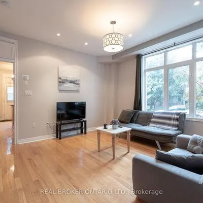 179,&nbsp;Hanson, Woodbine Corridor, Toronto