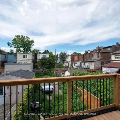 214,&nbsp;Simpson, North Riverdale, Toronto