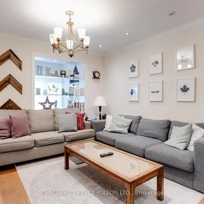 209,&nbsp;Coxwell, Greenwood-Coxwell, Toronto