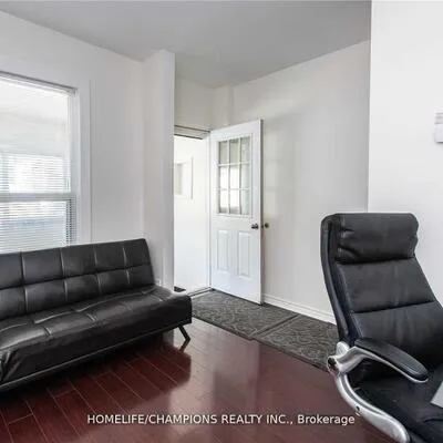 106,&nbsp;Lamb, Greenwood-Coxwell, Toronto