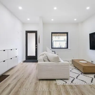 208,&nbsp;Cedarvale, Woodbine-Lumsden, Toronto
