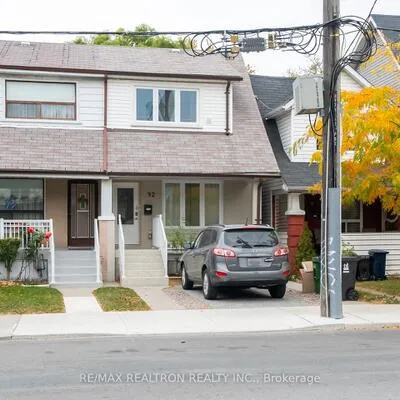 92,&nbsp;Donlands, Danforth, Toronto