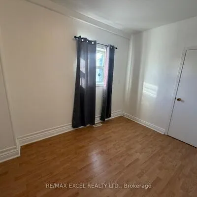 515,&nbsp;Warden, Oakridge, Toronto
