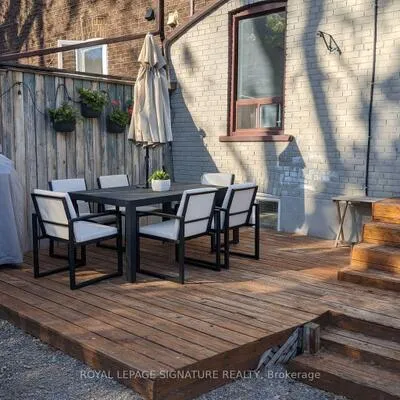 216,&nbsp;Parkmount, Greenwood-Coxwell, Toronto