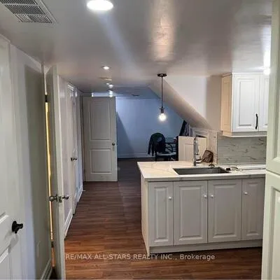 12,&nbsp;Rossander, Bendale, Toronto