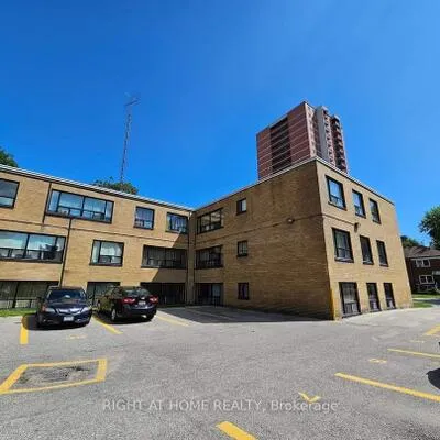 20,&nbsp;Cosburn, Danforth Village-East York, Toronto