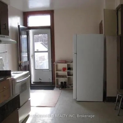 759,&nbsp;Gerrard, South Riverdale, Toronto