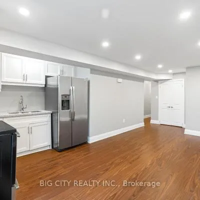 465A,&nbsp;Cosburn, Danforth Village-East York, Toronto
