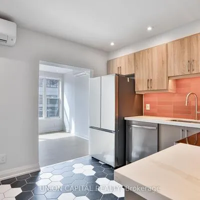 612,&nbsp;Gerrard, North Riverdale, Toronto