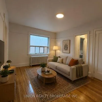 2451,&nbsp;Queen, The Beaches, Toronto