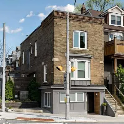 679,&nbsp;WOODBINE, East End-Danforth, Toronto