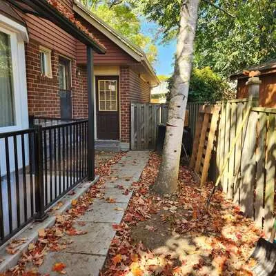 23,&nbsp;Hartsville, Rouge E10, Toronto