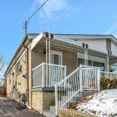 90,&nbsp;Santamonica, Clairlea-Birchmount, Toronto