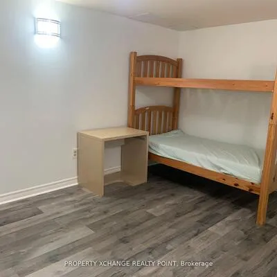 215,&nbsp;Vauxhall, Dorset Park, Toronto