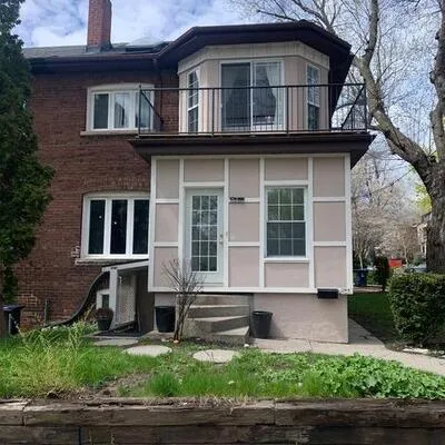 730,&nbsp;Logan, North Riverdale, Toronto